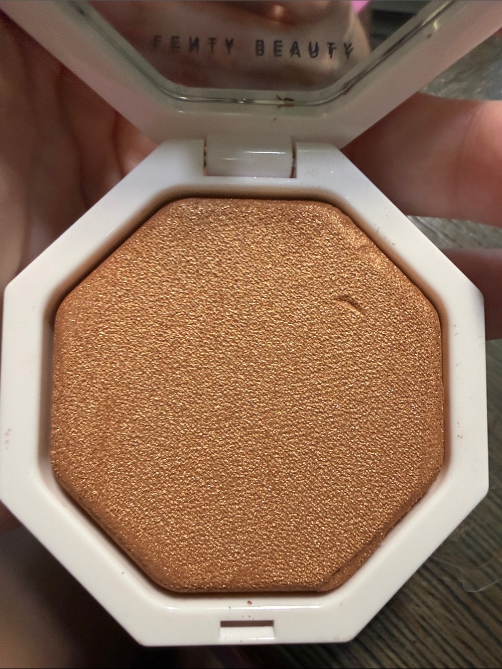 Fenty Beauty Demi'Glow Highlighter - rich hunnie 06